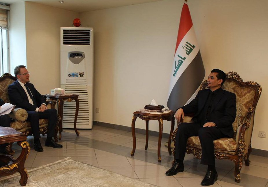 Rencontre avec le ministre des Transports pour échanger sur le développement des infrastructures en Irak :
➡️ Route du développement 
➡️ Modernisation du réseau ferroviaire
➡️ Aviation civile 
Des échanges 🇫🇷🇮🇶 pour améliorer le quotidien des Irakiens et l’intégration régionale