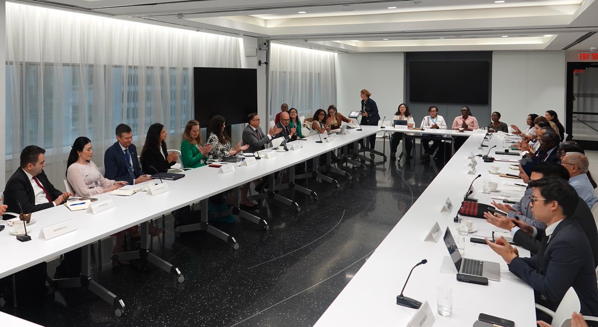 IOMchief's tweet image. Migration is a global reality & the Global Compact gives us a practical, principled roadmap for making it safer for all.
Grateful to @CanadaUN @EcuadorONU for convening GCM Champions. With your leadership, we’re turning commitment into action ahead of Int Migration Review Forum.