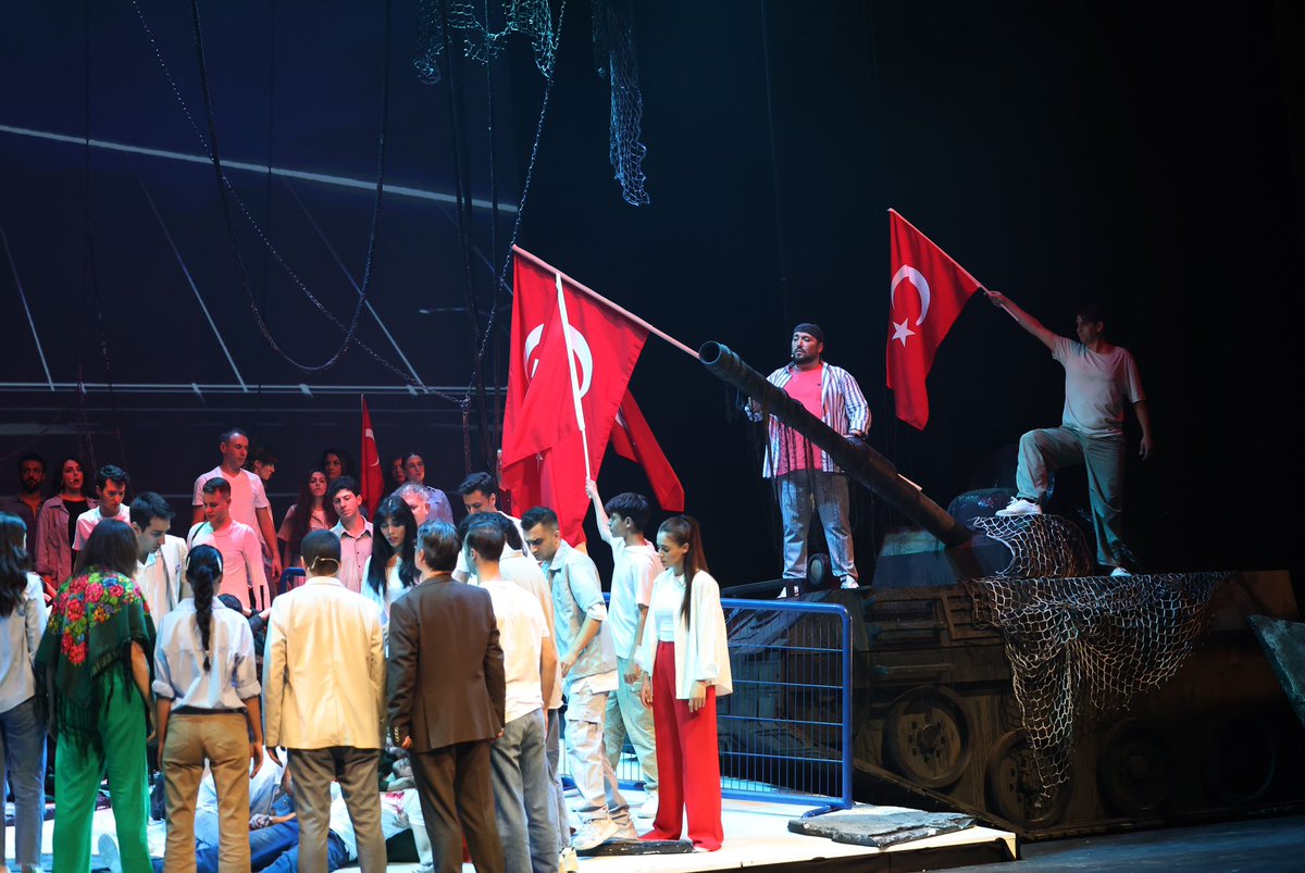trpresidency's tweet image. President Erdoğan attends premiere of “The Longest Night” tccb.gov.tr/en/news/542/16…