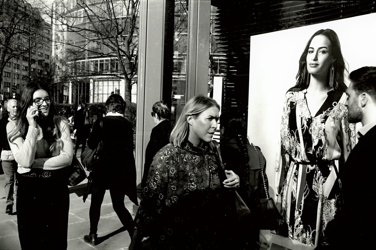 nicholas_sack's tweet image. Figures in the city
New Change, London, 2018
Silver gelatin print
#London #StPauls #streetphotography #city #women #men #figures #crowd #pedestrians #sidewalk #pavement #shop #window #retail #urban #urbanlandscape #town #blackandwhitephoto #monochrome #analogue #film #bnw #street