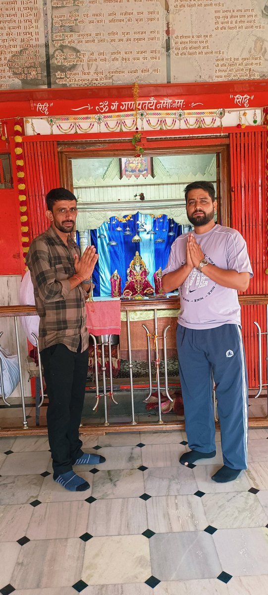 Mukesh Pooniya (@trmukeshpooniya) on Twitter photo वक्रतुंड महाकाय, सूर्य कोटि समप्रभ निर्विघ्नम कुरू मे देव, सर्वकार्येषु सर्वदा।।
ॐ गं गणपतये नम:🙏🙏🙏
गणेश मंदिर, सुजानगढ़ (चूरू )
<a href="/narendrajat8696/">Narendra Choudhary</a>
#bb27 वक्रतुंड महाकाय, सूर्य कोटि समप्रभ निर्विघ्नम कुरू मे देव, सर्वकार्येषु सर्वदा।।
ॐ गं गणपतये नम:🙏🙏🙏
गणेश मंदिर, सुजानगढ़ (चूरू )
<a href="/narendrajat8696/">Narendra Choudhary</a>
#bb27