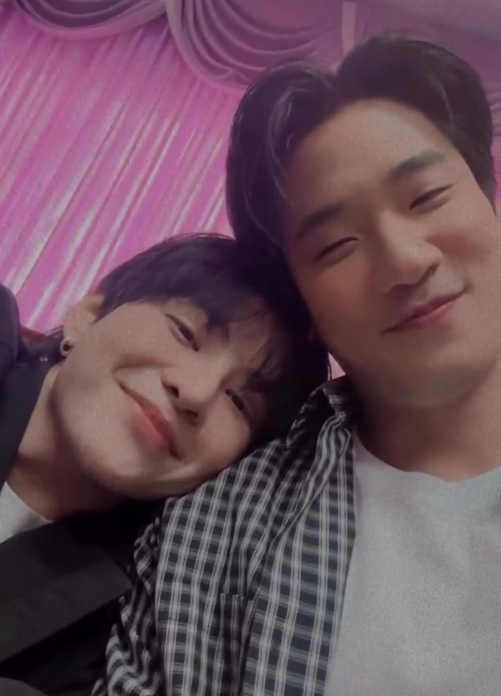 suparose28's tweet photo. Who allowed them to be this cute and cuddly?! 🥹💞
#มาม่��OKPresentsพี่อ้อยพี่ฉอดOnTour
#PingNut #PingOrbinithi #supanut
#Themostbeaitifulcount https://t.co/ydU1OlsrGP