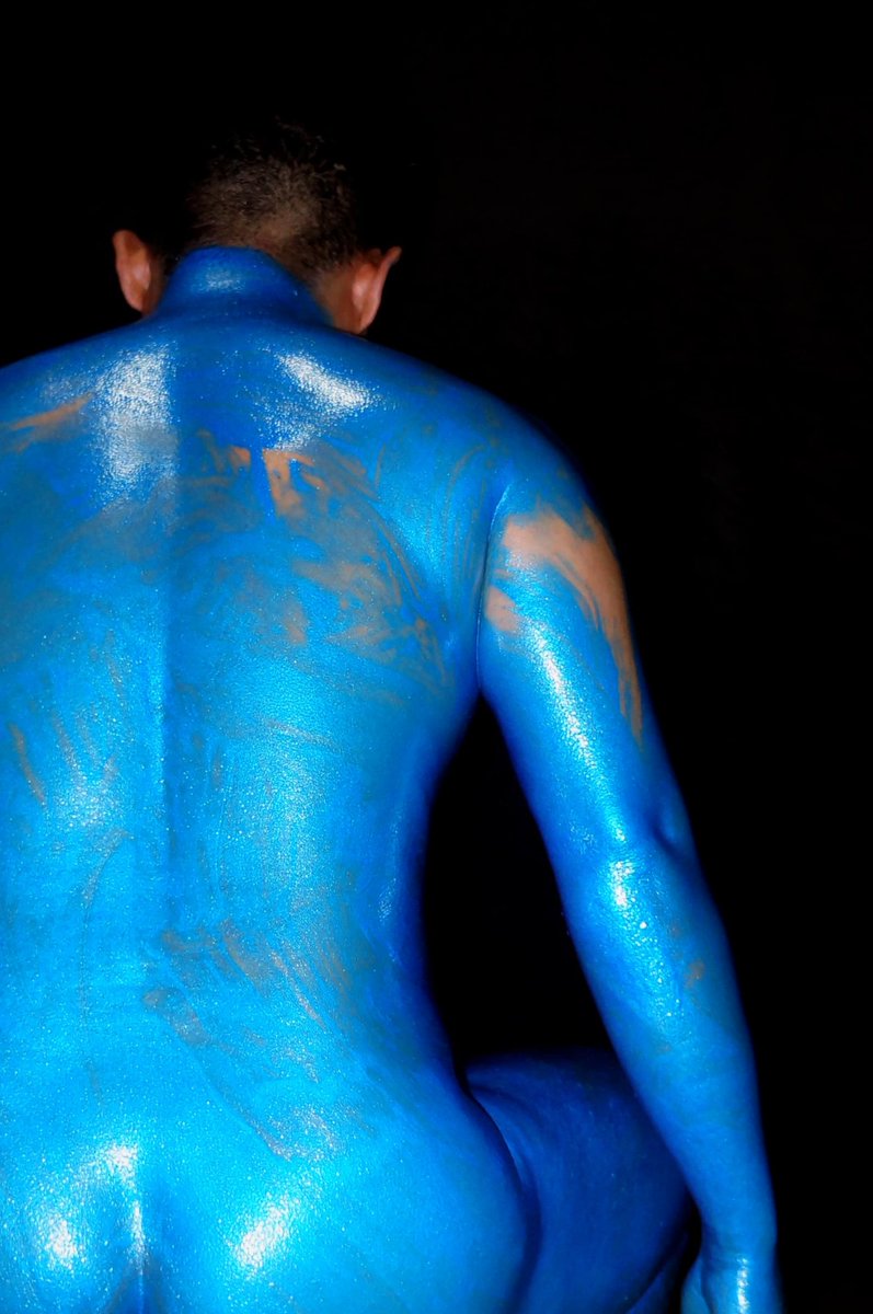 I want your hands, your mouth, everywhere. Leave nothing untouched
#bodypainting #fetish #metallic #blue