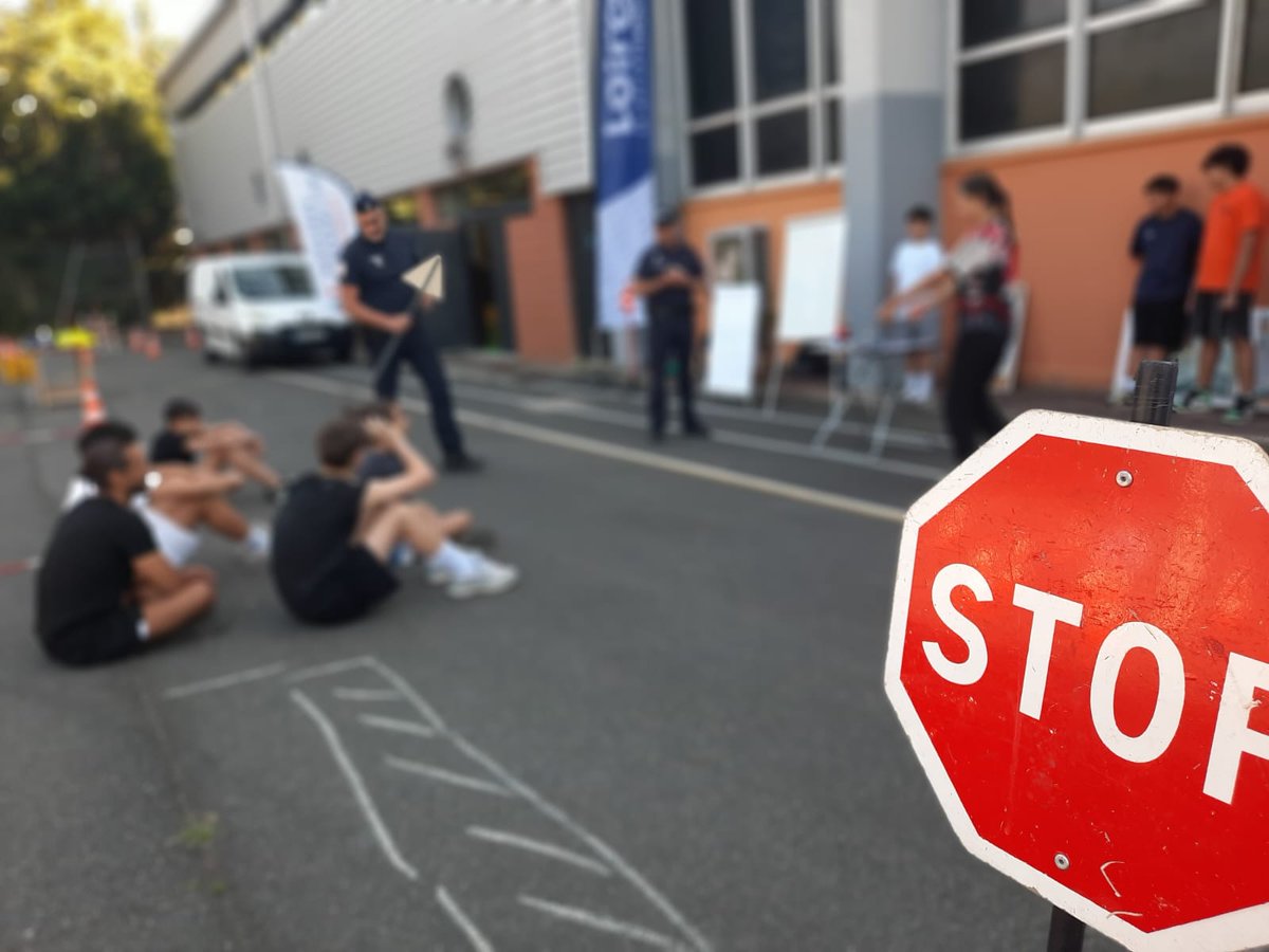 Cet été, le Département veille à la sécurité des jeunes avec la Mobilité Academy. Dans le cadre du dispositif Été Jeunes, les +14 ans sont sensibilisés aux bons comportements à adopter sur la route, à travers des ateliers pédagogiques et pratiques. Infos👉 loire.fr/etejeunes
