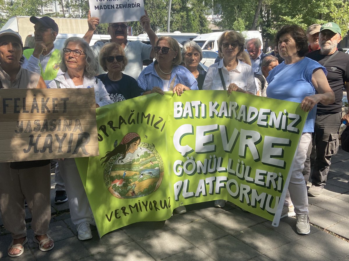 🌻YAĞMA YOK!

🌻Ülkenin dört bir yanından geldik; Meclis kapısında itirazımızı yükseltiyoruz.

🌻Bu yasa ormanları, zeytinlikleri, meraları, su varlıklarını şirketlerin yağmasına açacak!

🌻Yasaya da şirketlere de geçit vermeyeceğiz!

#ToprağımızıVermiyoruz #İsgalYasasınıGeriCek