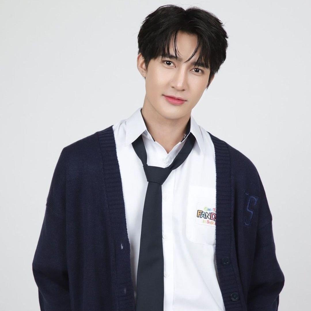 JAM__PLANET's tweet photo. ✨Congratulations to Earth Pirapat on being nominated for 2025 The Most Promising Thai Actors
🔗Voting Link:https://t.co/HcgvBJrpCZ
⏰End Date:30 July 2025,12 P.M. (BKK)
🎟3 hearts per day by logging in
@Earth_Pirapat @EarthOfficialFC
#Earthpirapat #เอิร์ทพิรพัฒน์
#JamPlane https://t.co/4V7vAIY0d1