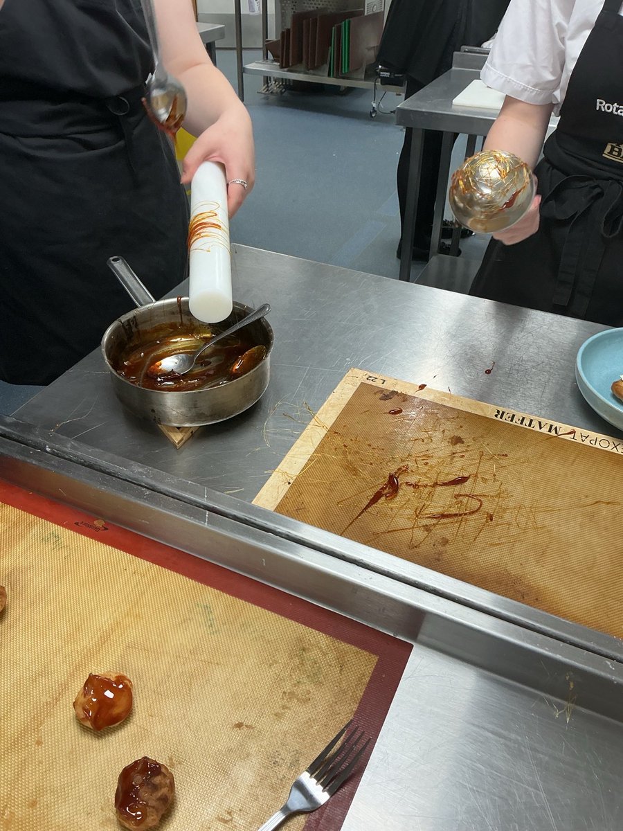 Year 10 were challenged to produce Choux paste and present a Choux ring or gateau St honore! 

They needed to make the choux paste, pipe, make the caramel and present a dessert displaying complex skills of sugar work! Amazing skills displayed here! Well done! 👏