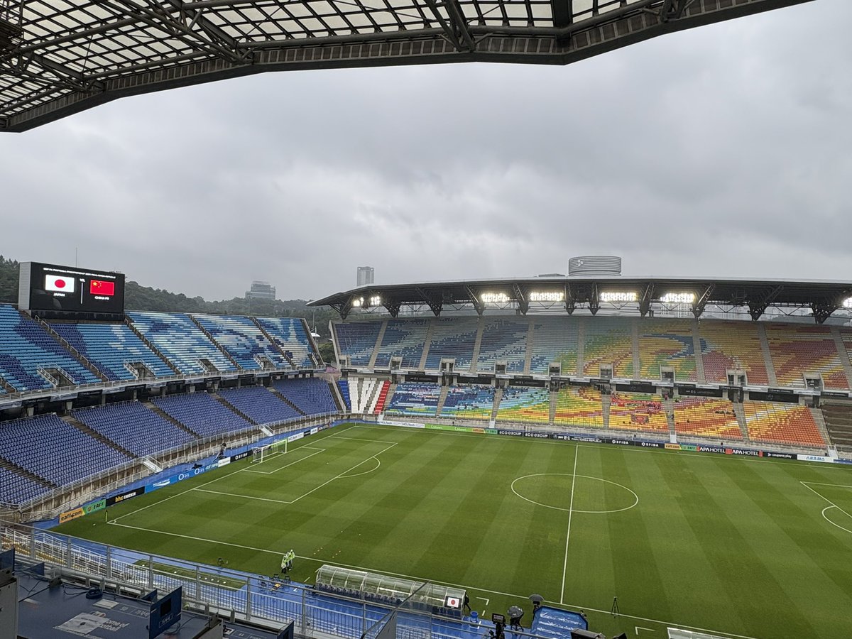 E-1選手権3連覇＆男女W優勝をかけて、なでしこジャパンが中国女子代表との最終戦へ！🇯🇵🏆　今日の舞台は再び水原ワールドカップスタジアム🏟️　今日は午前からずっと雨模様で今も降り続いています。