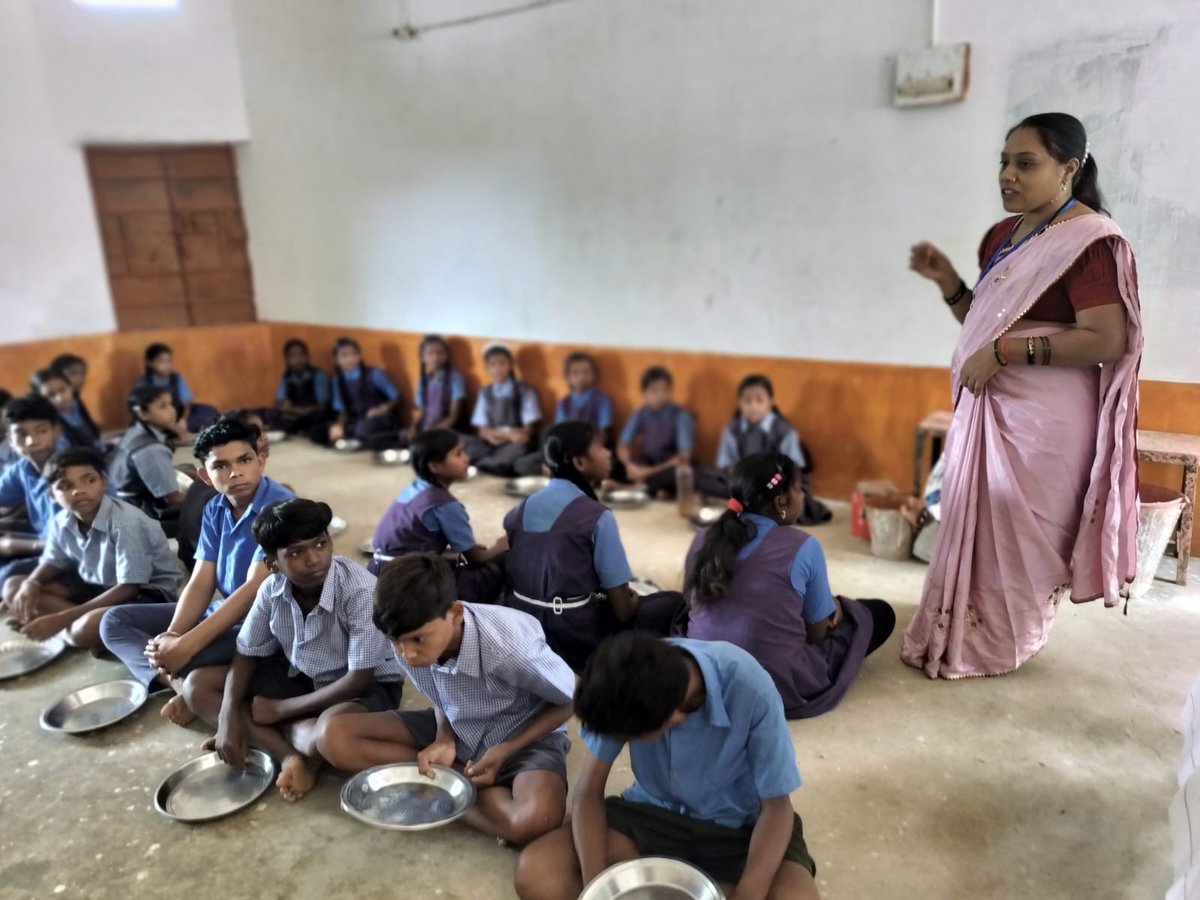 स्टॉप डायरिया कैम्पेन के तहत ग्राम सिरियागढ़ विकासखंड डभरा में डायरिया से बचने हेतू उपाय बताये गये, एवं हाथ धोने के तरीके बताये गये।
<a href="/jjmchhattisgarh/">Jal Jeevan Mission, Chhattisgarh</a>
<a href="/vishnudsai/">Vishnu Deo Sai</a> 
<a href="/ArunSao3/">Arun Sao</a>