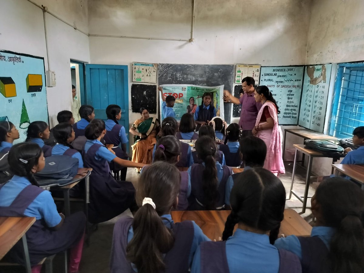 स्टॉप डायरिया कैम्पेन के तहत ग्राम माजरकुद विकासखंड डभरा में डायरिया से बचने हेतू उपाय बताये गये, एवं हाथ धोने के तरीके बताये गये।
<a href="/jjmchhattisgarh/">Jal Jeevan Mission, Chhattisgarh</a>
<a href="/vishnudsai/">Vishnu Deo Sai</a> 
<a href="/ArunSao3/">Arun Sao</a>