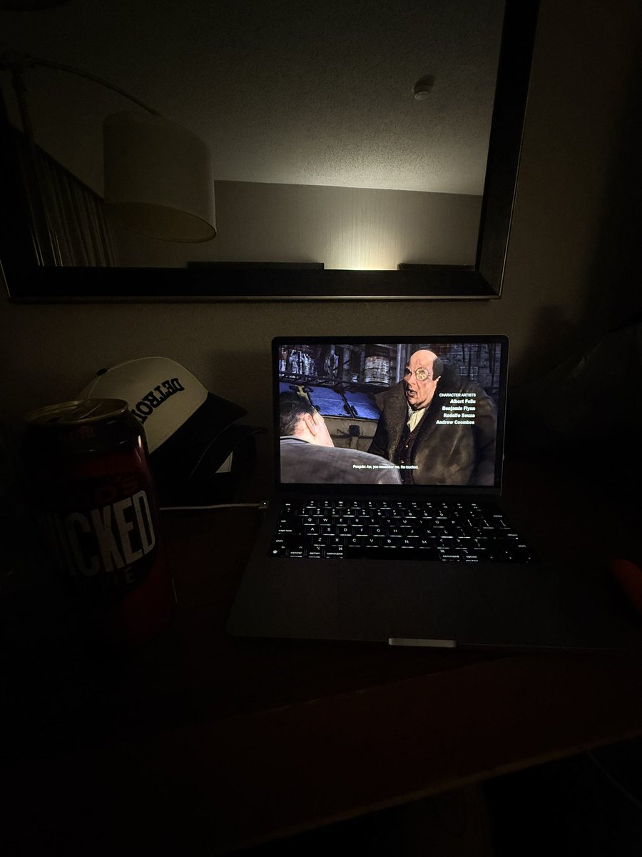 arkham city on da macbook at the hotel, life is good