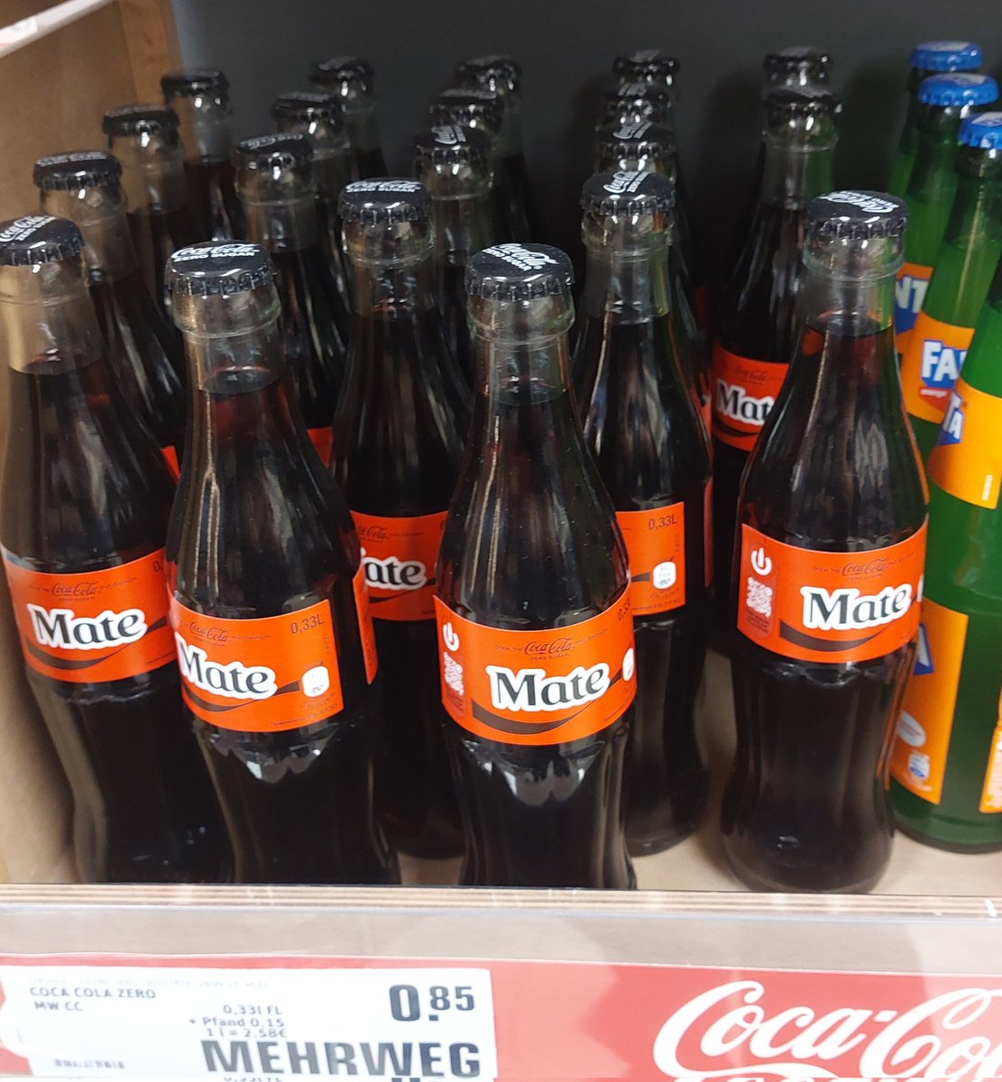 nitro_gen's tweet photo. Dress for the Job you want, not the job you have #clubmate #mate #cokezero https://t.co/w2YPPPJtLg