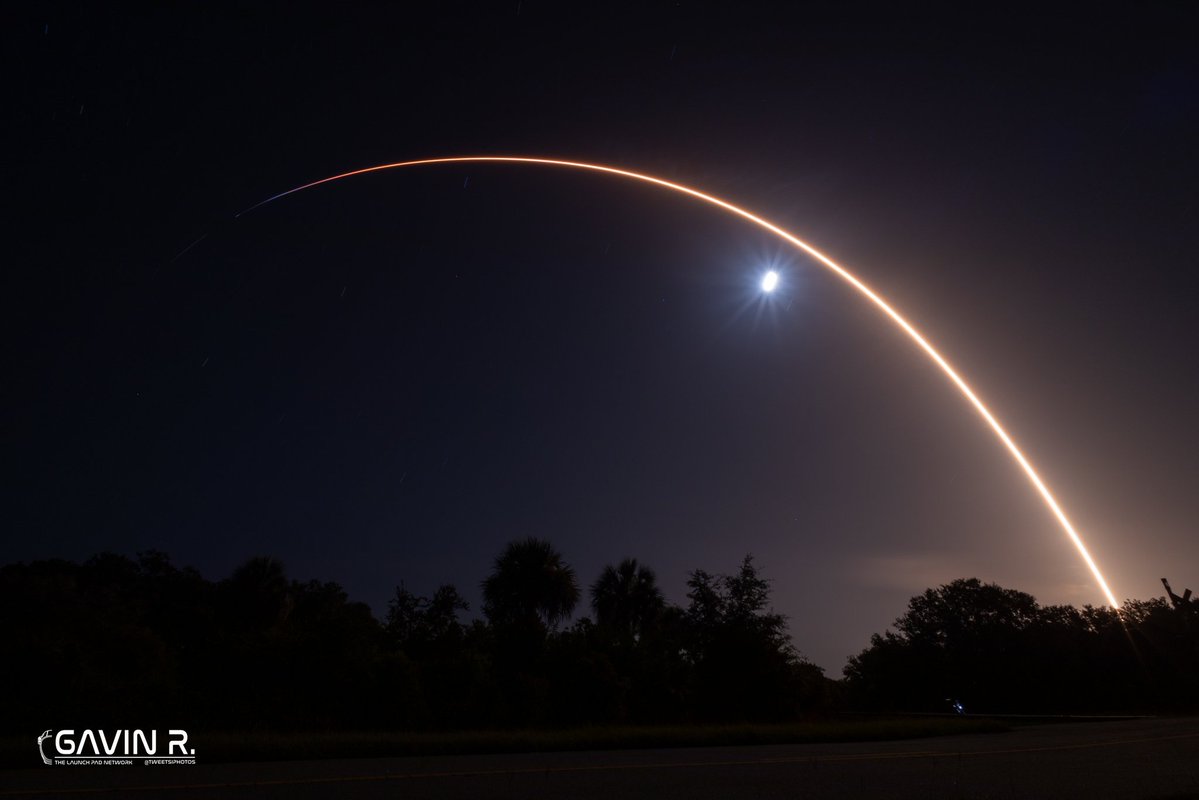 tweetsiphotos's tweet image. Falcon 9 launches 24 of Amazon's Project Kuiper satellites into orbit early this morning at 2:30am EDT. π
πΈ: for @TLPN_Official