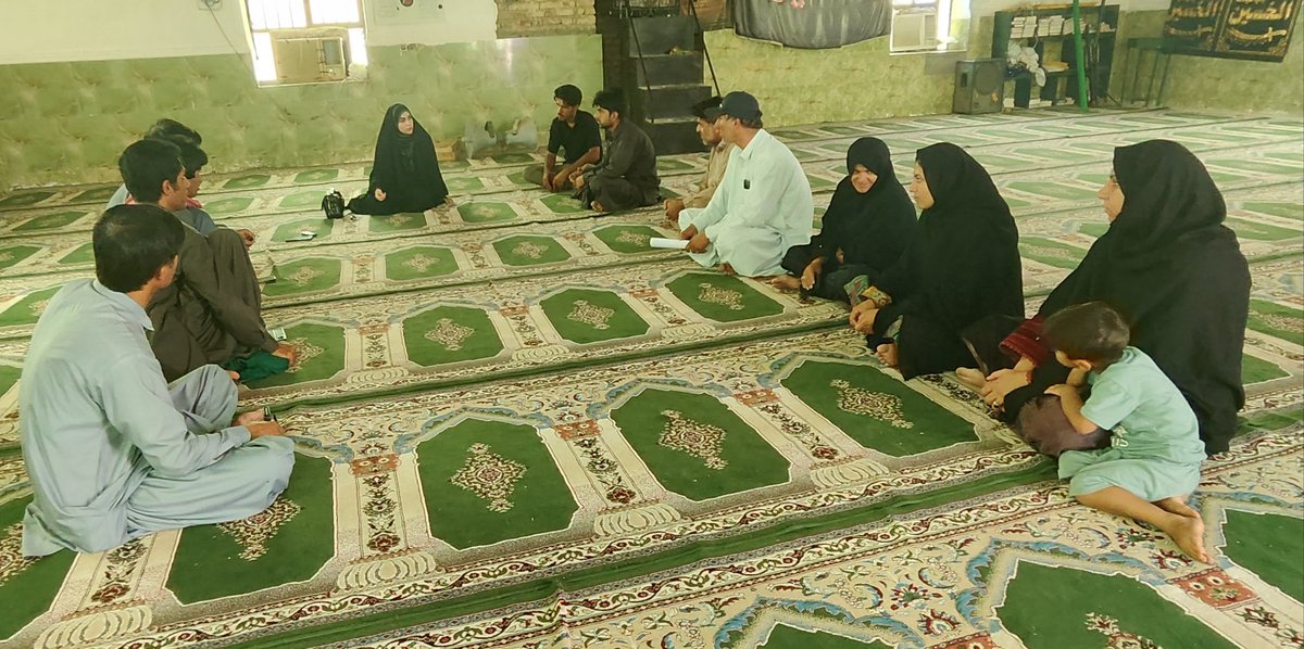 aliye1salehiii's tweet image. میگفت چرا یه دفتر نمیزنید مردم بهتون مراجعه کنند... حقیقتا دفتر کار ما همین مساجد روستا هاست در واقع ما به مردم مراجعه میکنیم و خدا رو هم شاکریم بابت این نعمت 🙏🏻
اینجا رودبار جنوب مسجد روستای میریخانی جلسه با اهالی روستا در خصوص ایجاد گلخانه با حمایت بنیاد علوی 🌻🌴
