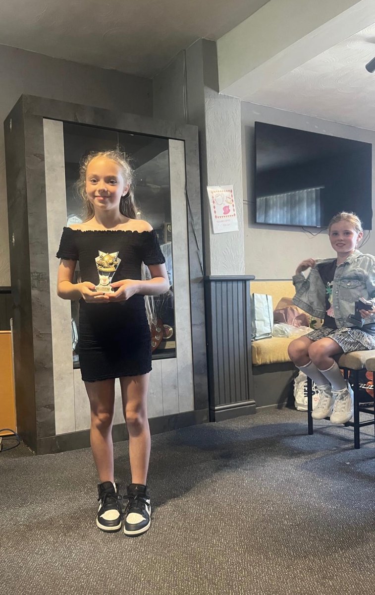 Claire Barrett tweet media