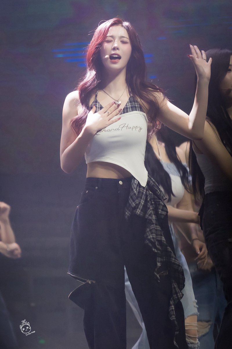 250712
My favorite part of any tripleS performance 🥰💖

#tripleS #트리플에스 #トリプルS
#DaHyun #다현 #ダヒョン
#SeoDaHyun #서다현 #徐多賢