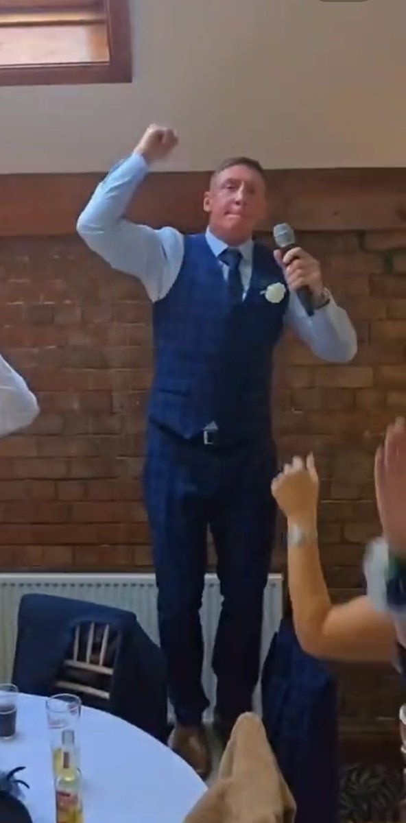 PhythianAnthony's tweet image. Love a good sing song 🎤  🎵 🎶 😂😂😂
#weddingsinger