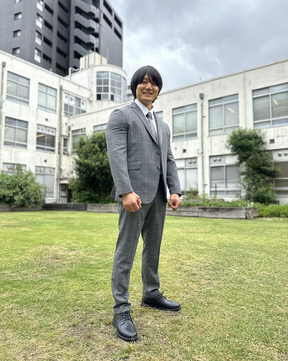 YEBJAPAN's tweet image. いよいよ今週土曜日!A席はまだ空きがあります!プレゼンコーナー当選者(各回20名予定 | プレゼントはサイン色紙)は出演メンバーと写真が撮れます!かっこよく仕上がっているスーツマッチョと📷是非ぜひ是非ご来場ください!
▼チケットはこちらから
yoshimoto.funity.jp/r/113263/