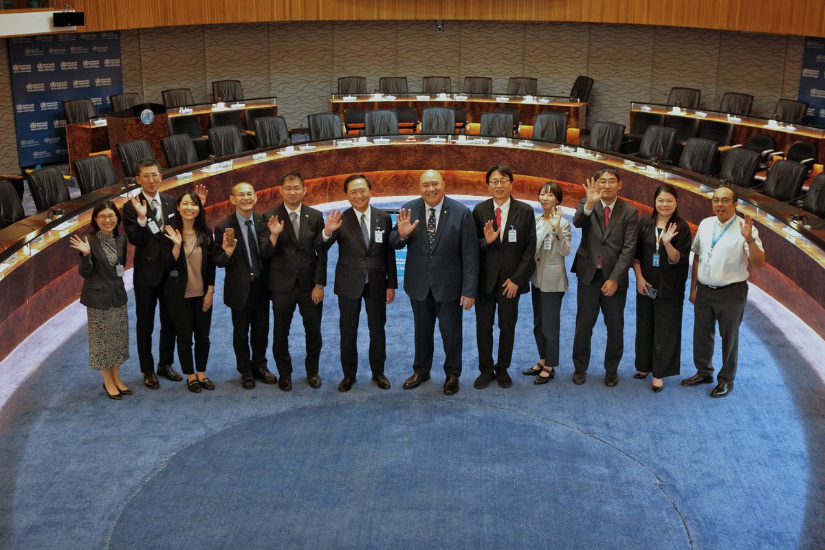 RD_WPRO's tweet image. It was an honour to welcome Mr. Yuji Kuroiwa, Governor of Kanagawa Prefecture 🇯🇵, and his delegation this week at @WHOWPRO.
#Japan continues to be an invaluable partner in building healthier futures across the Asia-Pacific region.
Our collaboration, spanning decades, is rooted…