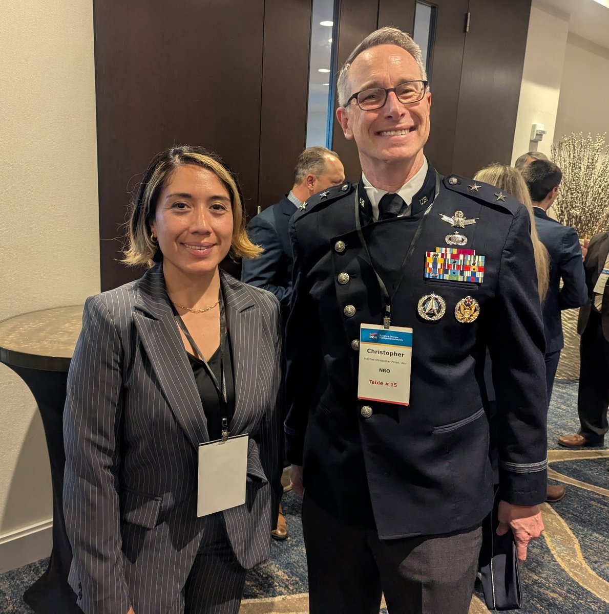 TurionSpace's tweet image. Strategic Dinner with Gen. Guetlein (USSF) + Maj. Gen. Povak (NRO)
Two weeks ago, Turion joined senior defense leaders to discuss:
• FY25 USSF Data & AI Strategy
• Shift from space dominance ➡️ space control
• Operation Golden Dome — the future of U.S. missile defense…