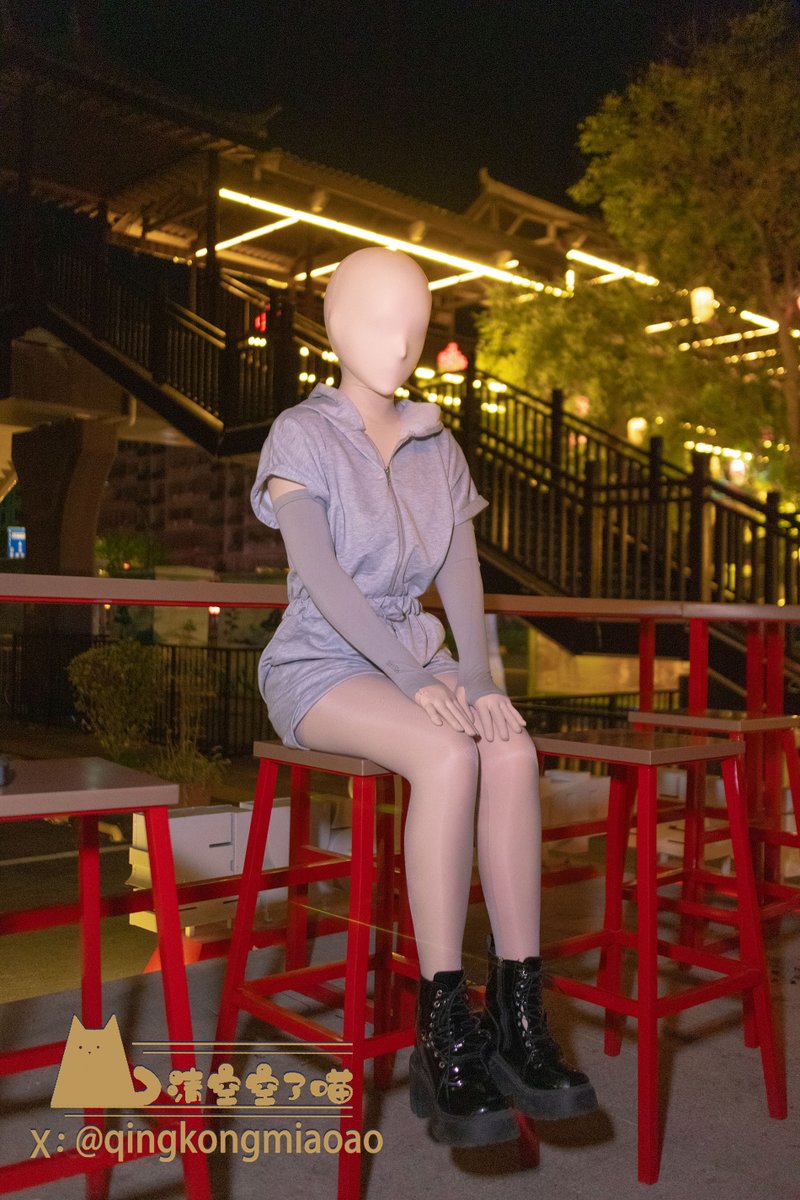 深夜游走在街头的神秘无面少女娃娃（5）  
#kigurumi #kiger #kig #kigurumimask 
#kig_doll #zentai #zentaigirl #全包紧身衣 #全身タイツ