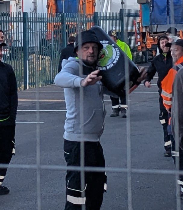 ReelNewsLondon's tweet image. Birmingham binworkers strike: Tom Whites Scab Operation in Coventry blocked for the second time this week. Unfortunately police helped the scabs get out. #BrumBinStrike