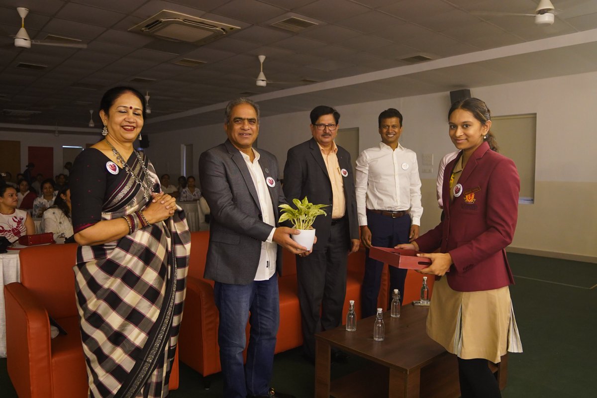 SuchitraAcad's tweet image. Introducing Project Pulse! ❣️💓 CPR awareness initiative by Suchitra Academy with @GVKEMRI &amp;amp; @StarHospitals. Empowering students &amp;amp; communities with life-saving skills. #ProjectPulse #CPRAwareness #LifeSavingSkills #SuchitraAcademy