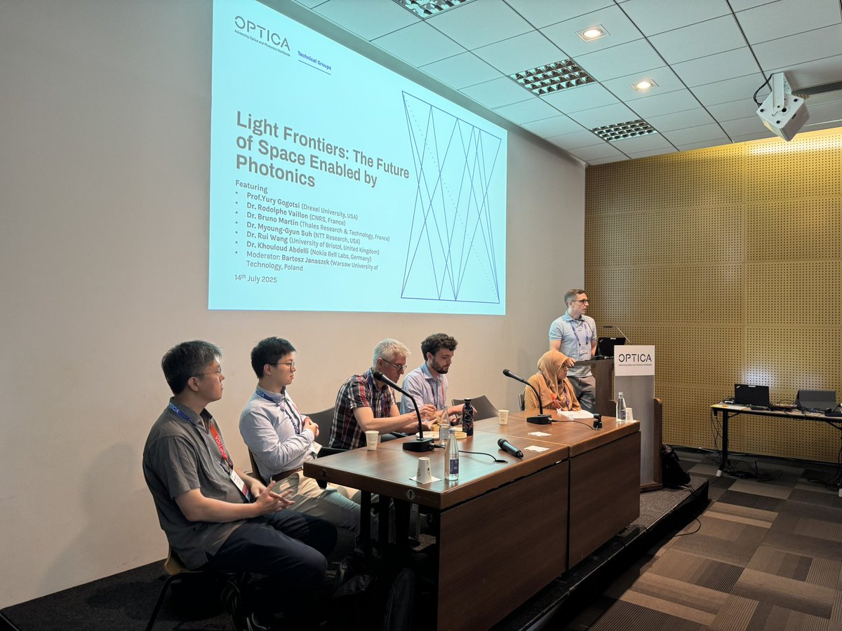 The use of optoelectronic and photonic technologies in space was widely discussed during the Advanced Photonics Congress 2025. It was an honor to join a group of distinguished scientists from industry and academia as a panelist and discuss opportunities for #MXene in #space