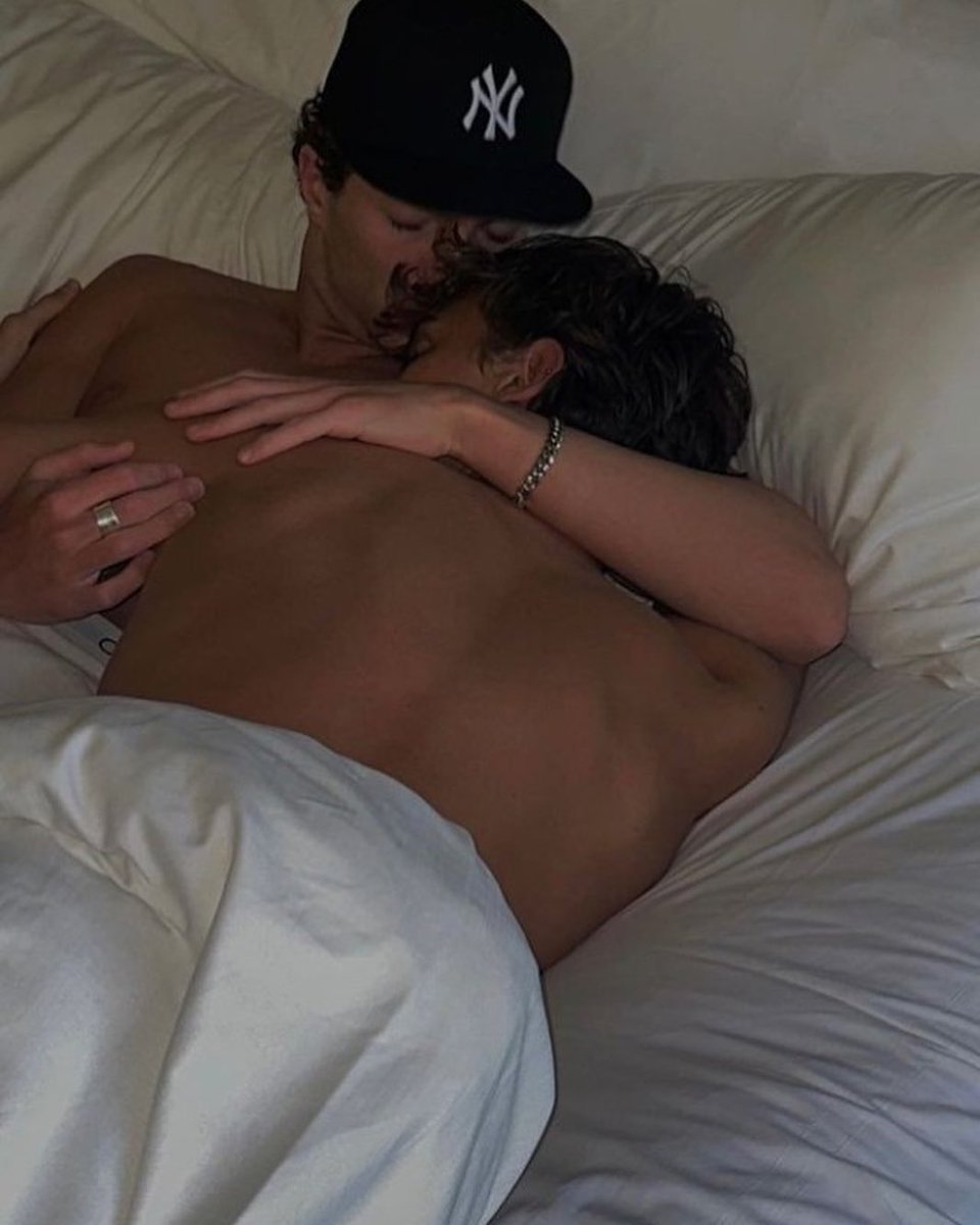 RockwellEdit's tweet photo. Men deserve softness, too.
Safe touch, emotional presence, and the freedom to just be.
#MensWellness #BodyAcceptance #EmotionalHealth #MasculinityRedefined https://t.co/Egp2GtqtOa