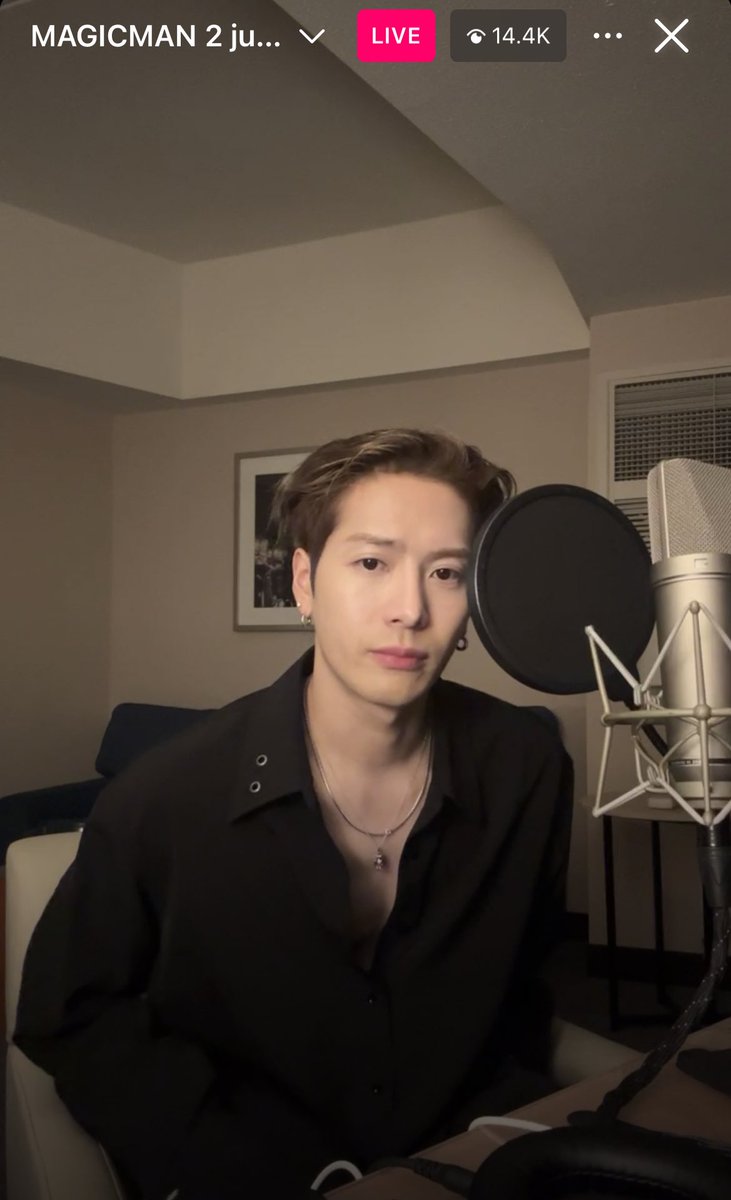 Ssongg2_'s tweet photo. โคตรหล่อเลยว้อย😭😭😭🤧🤧🤧❤️❤️🔥🔥🔥 #Jacksonwang https://t.co/MKa2HsmmHH