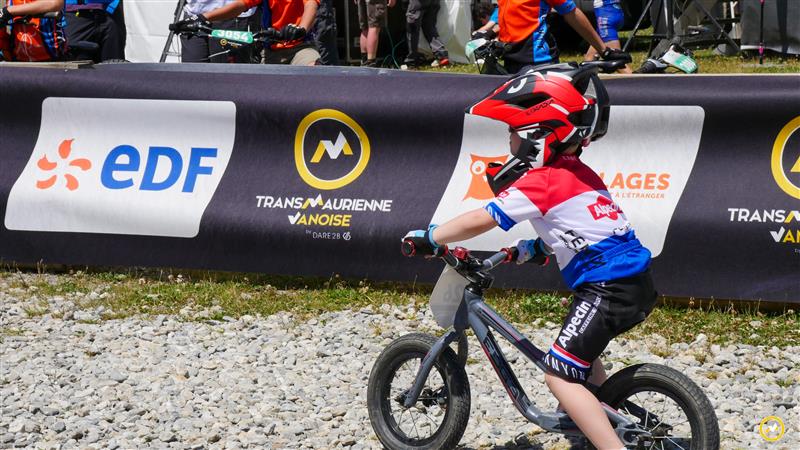 EDF_Hydro's tweet image. 🚴♂️ 10 ans de passion entre EDF et la Transmaurienne Vanoise ! #VTT
Un partenariat fondé sur des valeurs fortes : engagement, esprit d’équipe et respect de la nature 🌱 💧 Nos barrages en Maurienne produisent une énergie 100 % renouvelable pour 1,3M d’habitants ⚡
@EDF_Sport…