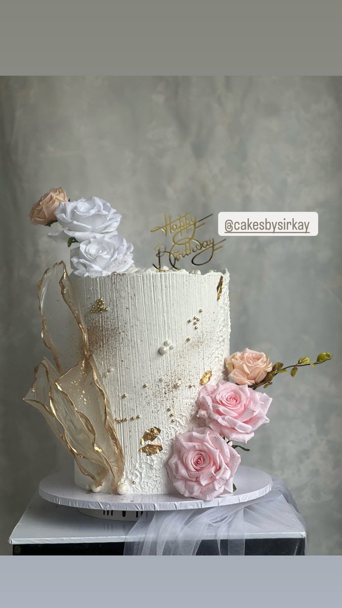 When the cake looks this good, you know it’s a masterpiece

Cake Description
 Size: 8 inches 5layers 
🍰:  Vanilla, chocolate et Red Velvet 
Frosting: whipped cream 
LOCATION: Kaduna 

#cakesbysirkay 
#bestcakeinkaduna 
#kadunabakers 
#bakersinkaduna 
#bestcakesinkd
#birthdaycake