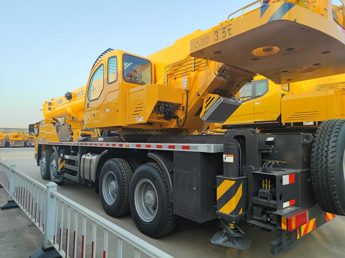 ashira1224's tweet photo. 🌍2025 Original New XCMG Truck Crane QY80K5D_3 is Here! 
✅80-ton lifting capacity 
✅5-section U-type
✅Max. Lifting Height: 65.7m (with main boom + jib)

☎️Whatsapp: +86 15030079451 
✉️Email: ashira@goldzim.com
#xcmg #truckcrane #QY80K5D_3 #sany #zoomlion #lifting #crane https://t.co/2tbSfIv7mm