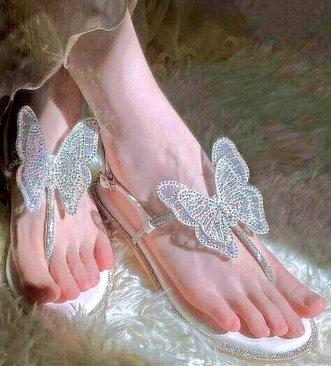 "His wish is not to make her his lover;; his wish is to keep her smiling forever."

Inked by:: ~ Someone ~