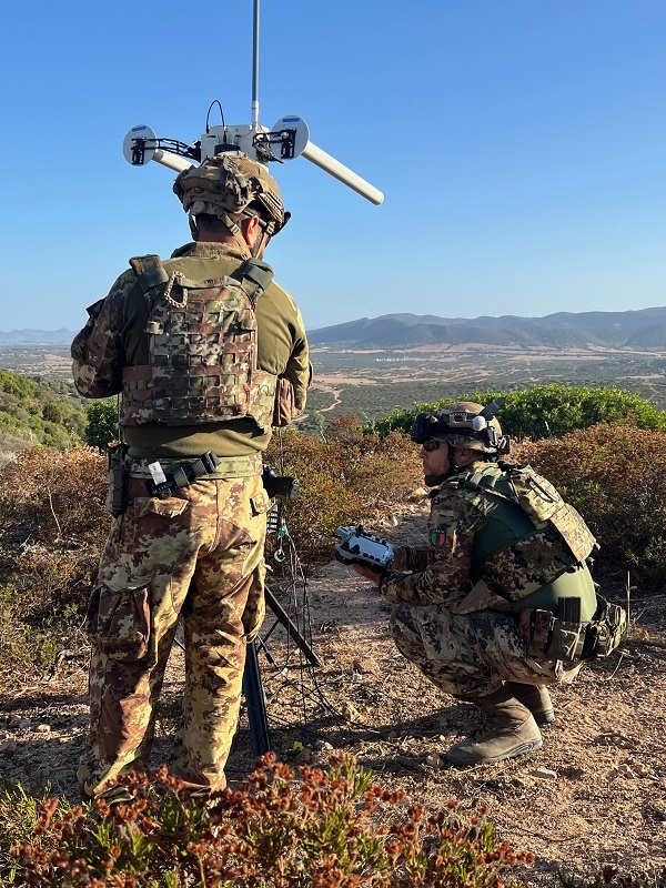 CiroNappi6's tweet image. Exercise of new systems for the Italian Army, as the C2 "IMPERIO" (for the command post), "C2DNEVO" (command, control, vehicles navigation), and integration with Cyber, Electromagnetic systems and Battle Management ARGO with UAVs.