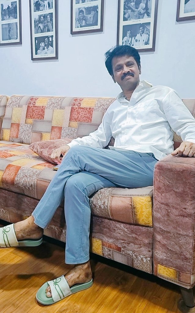 இன்று உங்கள் பேராதரவுடன் ஒரு புதிய பயனம் தொடங்குகிறேன்.. உங்கள் அனைவரின் வாழ்த்தும் அன்பும் தேவை.. மற்ற செய்திகள் அனைத்தும் விரைவில் பகிரப்படும்.  ஒரு முக்கிய திரைப்படம் மக்களுக்காக தயாராகிறது . விடியல் ஆரம்பம்.