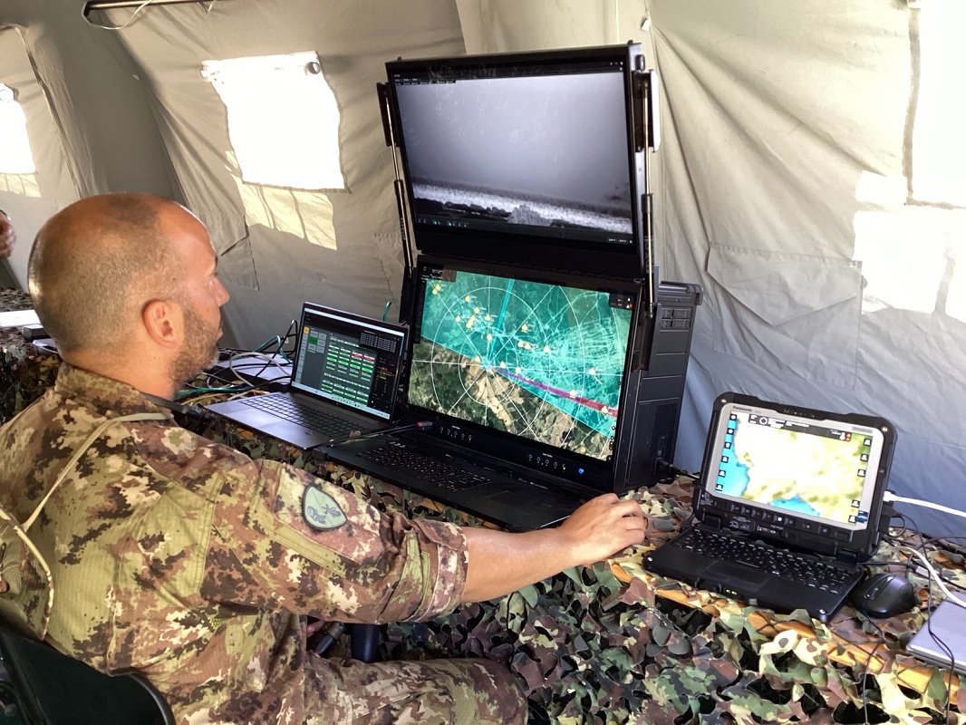 CiroNappi6's tweet image. Exercise of new systems for the Italian Army, as the C2 "IMPERIO" (for the command post), "C2DNEVO" (command, control, vehicles navigation), and integration with Cyber, Electromagnetic systems and Battle Management ARGO with UAVs.
