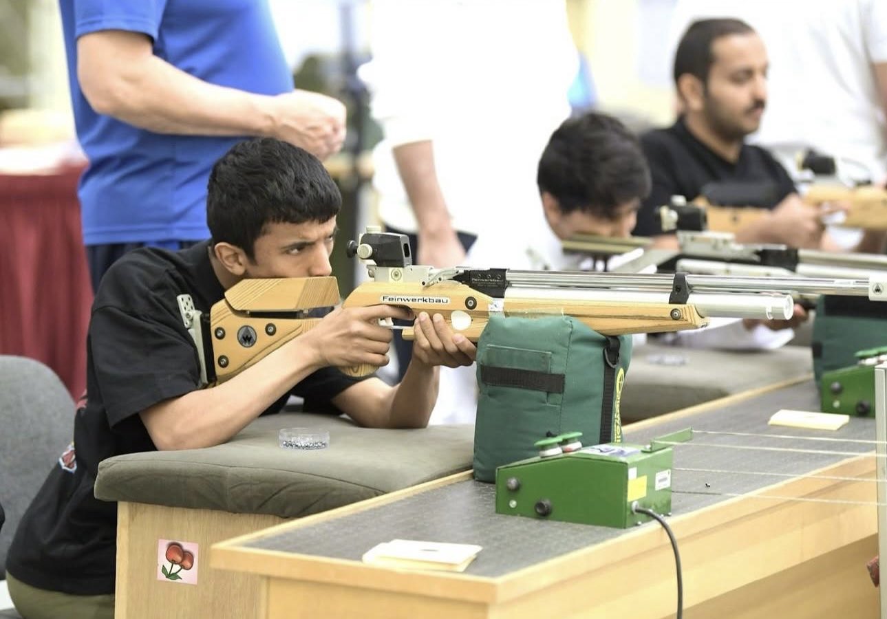 نادي الرماية: دورة التدريب لتعليم مهارات اللعبة تهدف لتوسيع قاعدة الرماة واكتشاف المواهب الشابة - يشارك في الدورة أكثر من 1000 رام ورامية في كل منافسات الرماية الأولمبية - وفق أحدث المعايير وأساليب التدريب وبإشراف مدربين عالميين 