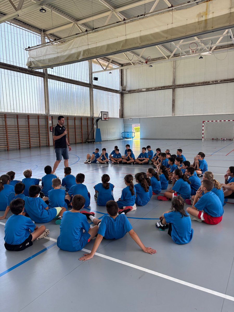 🏀🏀El turno 3º del Campus <a href="/FBCyLValladolid/">FBCyL Valladolid</a>
 que realizamos  junto a <a href="/DeportesVLL/">DeportesVLL</a>
 en el Pol. Parquesol, disfrutó ayer por la mañana, con la visita de Sergio de la Fuente 📸📸
