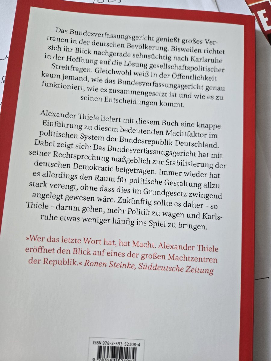 Falls jemand noch Interesse haben sollte, sich ein wenig über die Funktion und Arbeitsweise des BVerfG zu informieren - das erscheint mirgen: