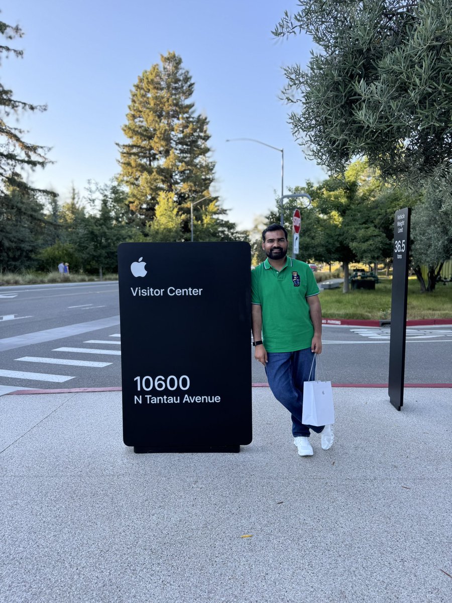 nakshlife's tweet image. Almost a decade of using Apple & it was my dream to visit Apple Park in cupertino, so glad got to fulfil that.