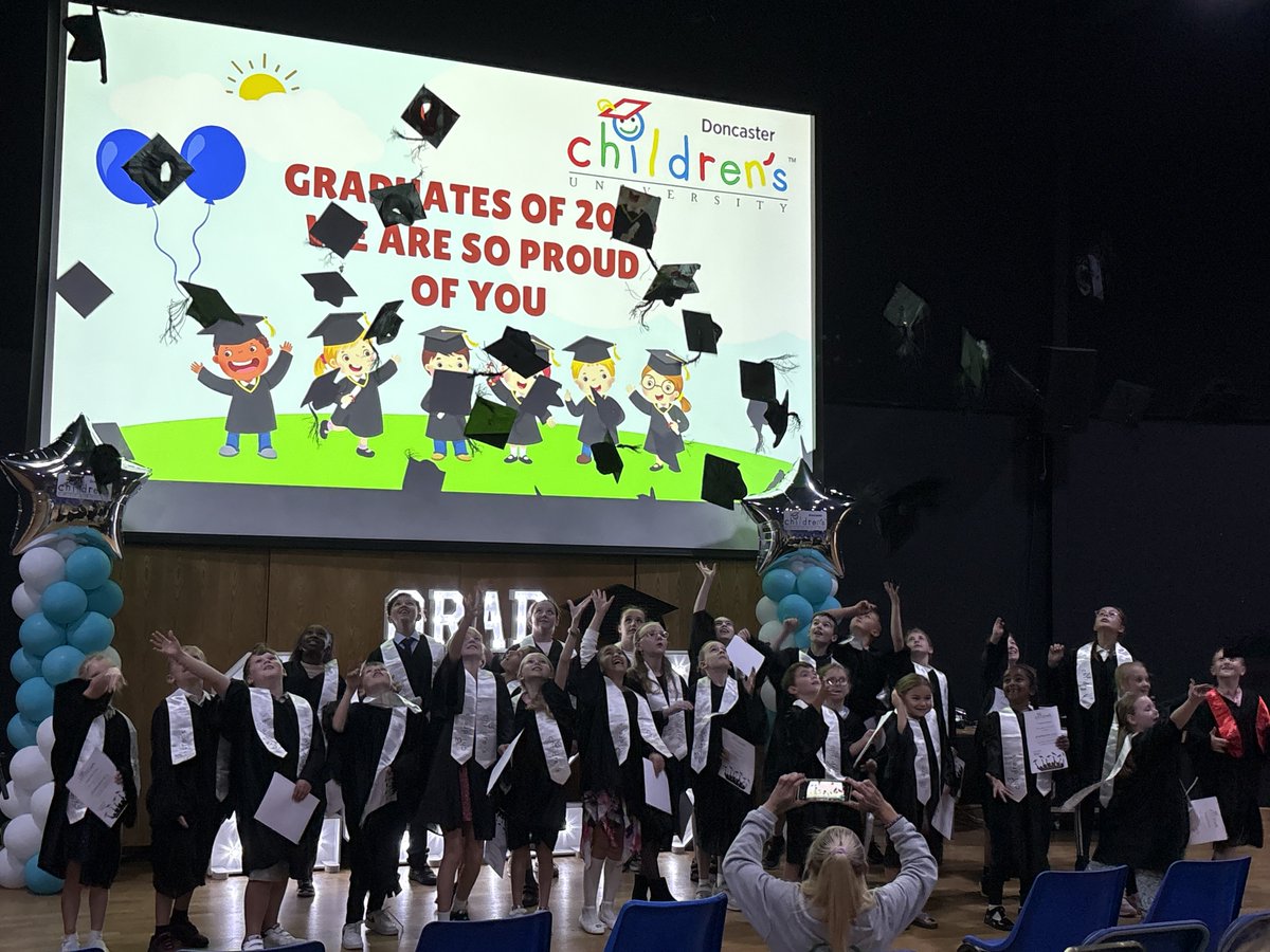_Sandringham's tweet image. We are incredibly proud of our pupils who were invited to the Children's University Graduation!
This special event was a celebration of their dedication, enthusiasm & commitment to learning beyond the classroom through a range of extra-curricular activities in their own time!