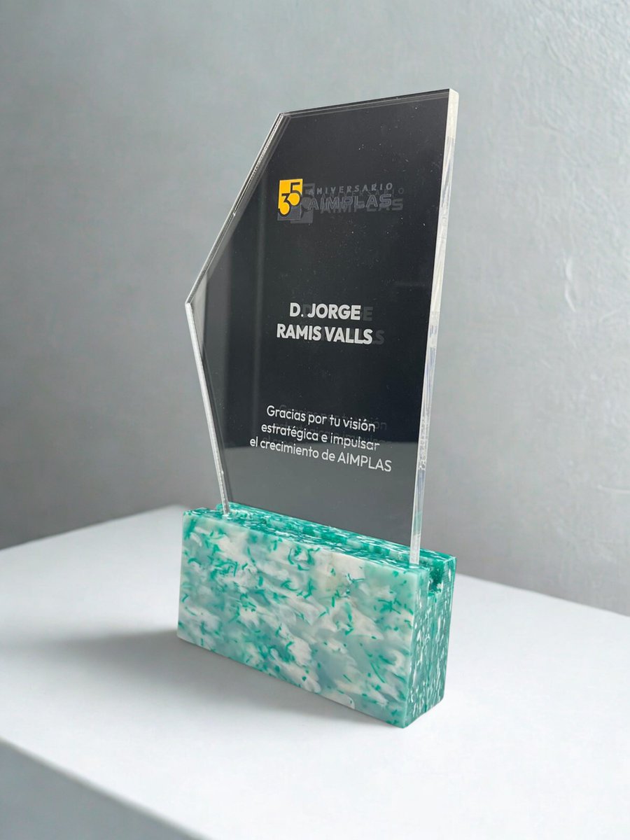 🎉 ¡Enhorabuena a <a href="/aimplas/">AIMPLAS</a>  por sus 35 años de compromiso, rigor e innovación!
Tuvimos el honor de asistir a una jornada única junto a +500 profesionales del sector.
💚 Nuestro CEO, Jorge Ramis, recogió el galardón como empresa asociada.
¡Seguimos avanzando juntos! 🌍
#Acteco