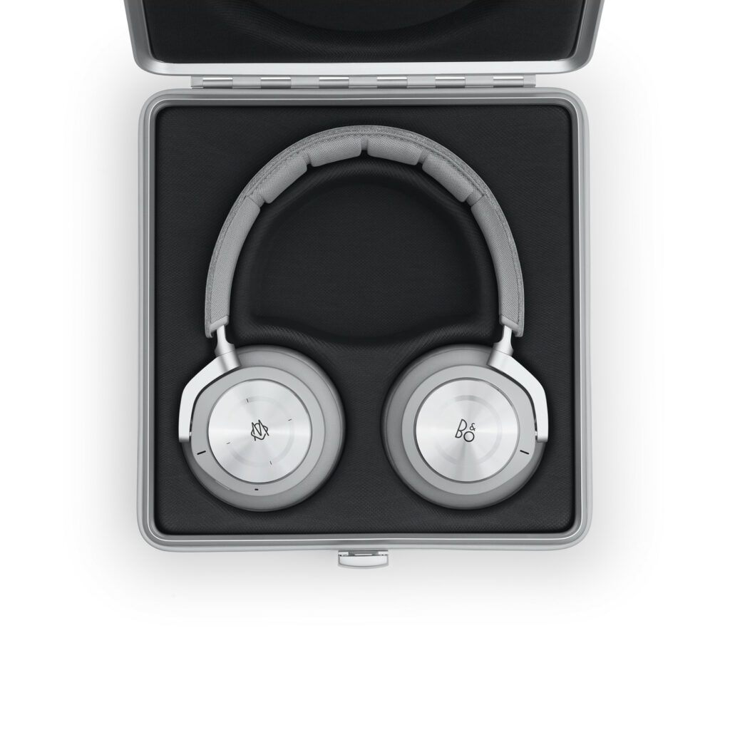 Bang&Olufsen× RIMOWA ワイヤレスヘッドホン アウトレット】 BANG & OLUFSENのノイズキャンセリングワイヤレス