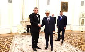lucyhopes7's tweet image. Málo se ví, že Robert Fico má iniciály RF stejně jako Ruská federace.  Šmejd jeden 🤡