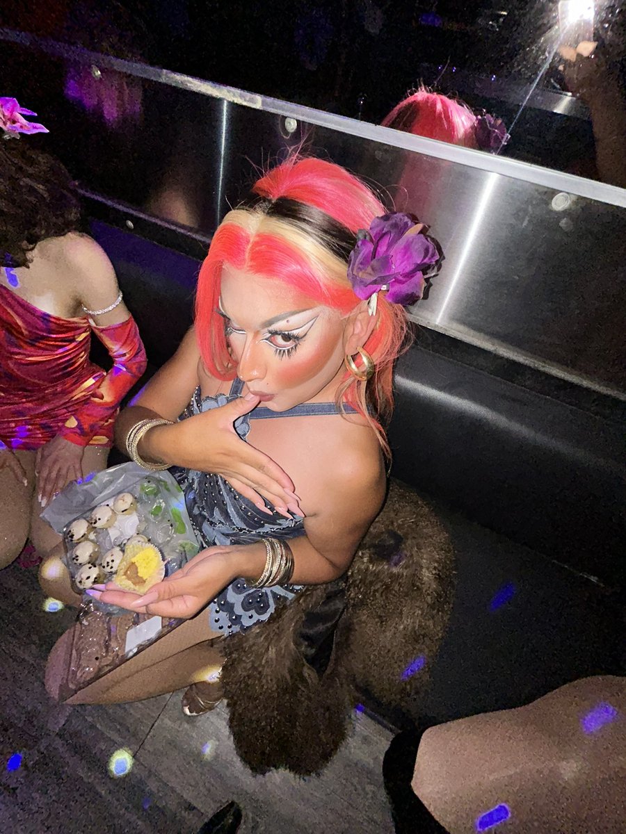 You want a cupcake? <a href="/homomartian/">:0?</a>