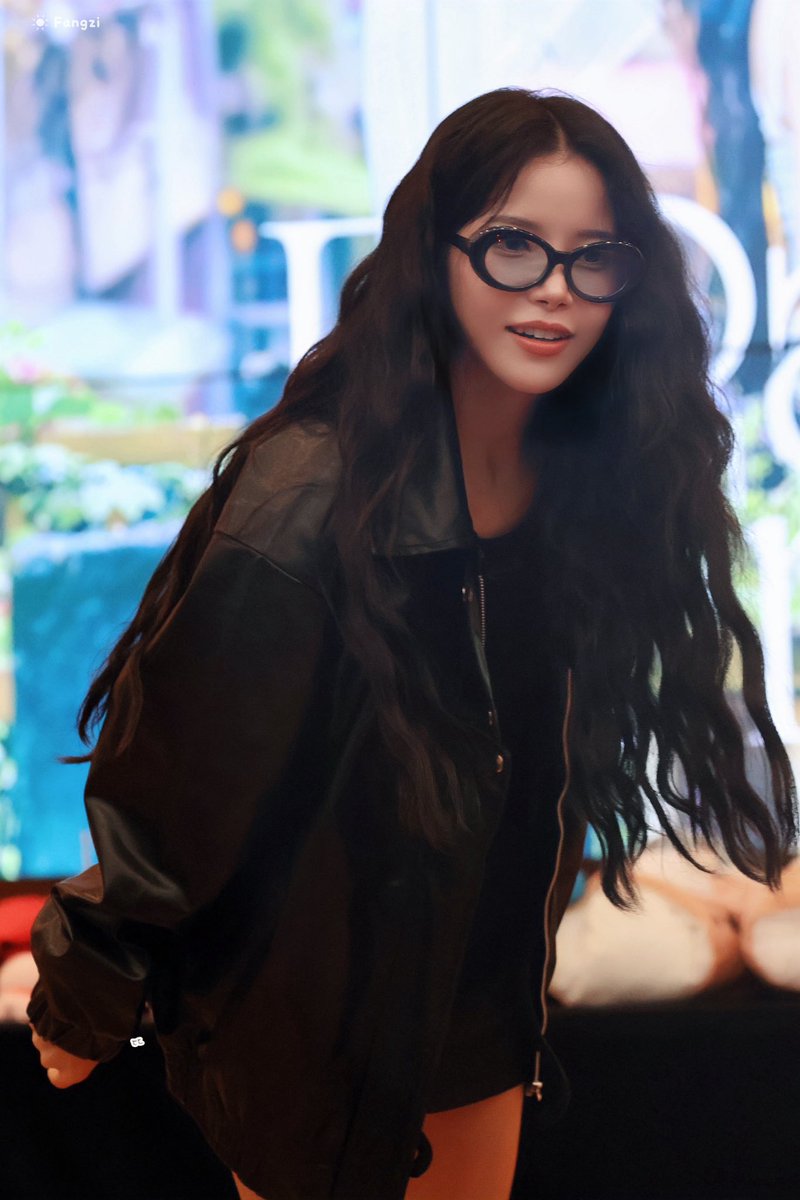 moo_moo_0619_cf's tweet image. 250712☀️🐰
Solar Single Album [Floating Free] 
FAN SIGN EVENT in KAOHSIUNG
😍🥰
#마마무 #MAMAMOO
#솔라 #SOLAR