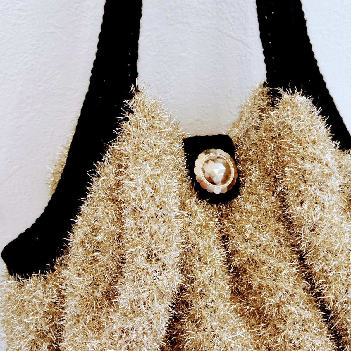 Atelier12Bis's tweet image. New bag finished ! Summer market  bag in fluffy gold . #knitting #handmadebag #crochet #crochetbag #bag #handbag #colourful #crochetersofinstagram #crocheted #crochetaddict #atelier12bis
