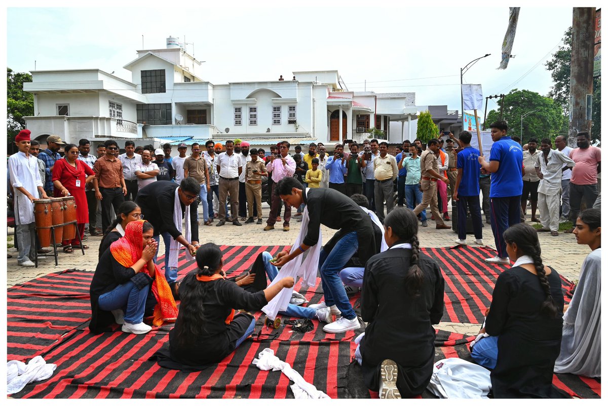 DudhwaTR's tweet image. World Snake Day-2025
Awareness program & nukkad-natak held today to bust myths and spread the message:
“Snakes are not enemies, they are nature’s guardians.”
Let’s protect them, not fear them.
#WorldSnakeDay #Dudhwa #NukkadNatak #SaveSnakes
@moefcc @ntca_india @WWFINDIA