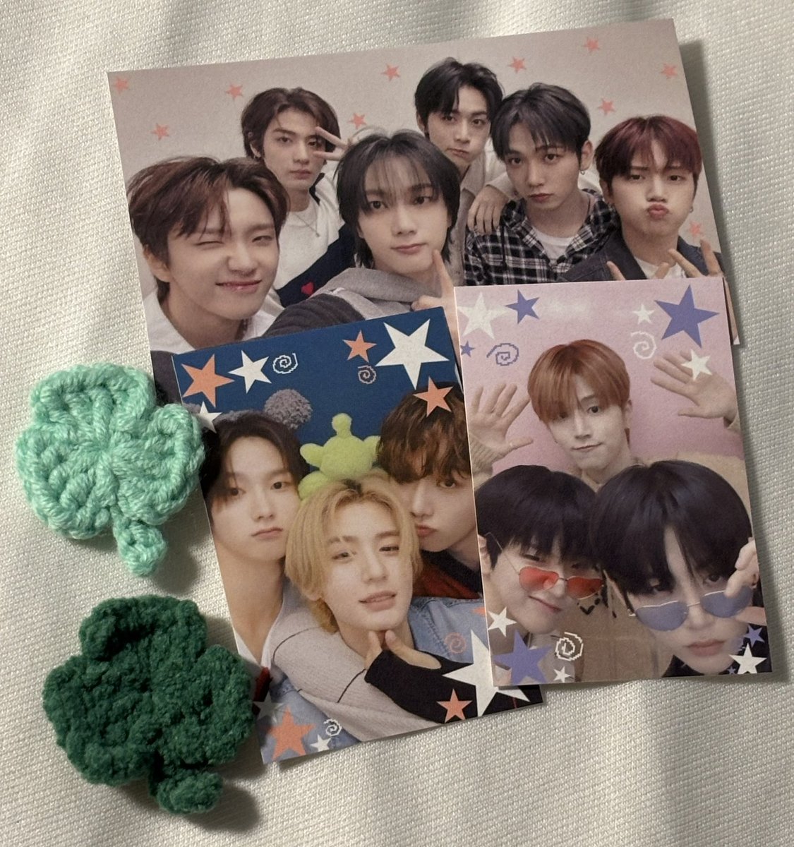 ✨BOYNEXTDOOR TOUR✨
  ‘ KNOCK ON Vol.1’ FINAL

/보이넥스트도어 보넥도 앙콘 나눔합니다/

☘️ 날짜: 7/25~7/27 (첫중막)
🫧 수량: 첫중 55개 / 막 60개 (총170개)
☘️ 유닛 판스 2종류,단체 포카 3장씩 / 세잎클로버
🫧 인증: #RT
☘️ 장소 및 시간 당일 타래로 공지

세잎클로버 색은 랜덤입니다!☘️